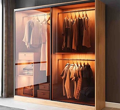 How to Organise a Small Wardrobe for Maximum Space?